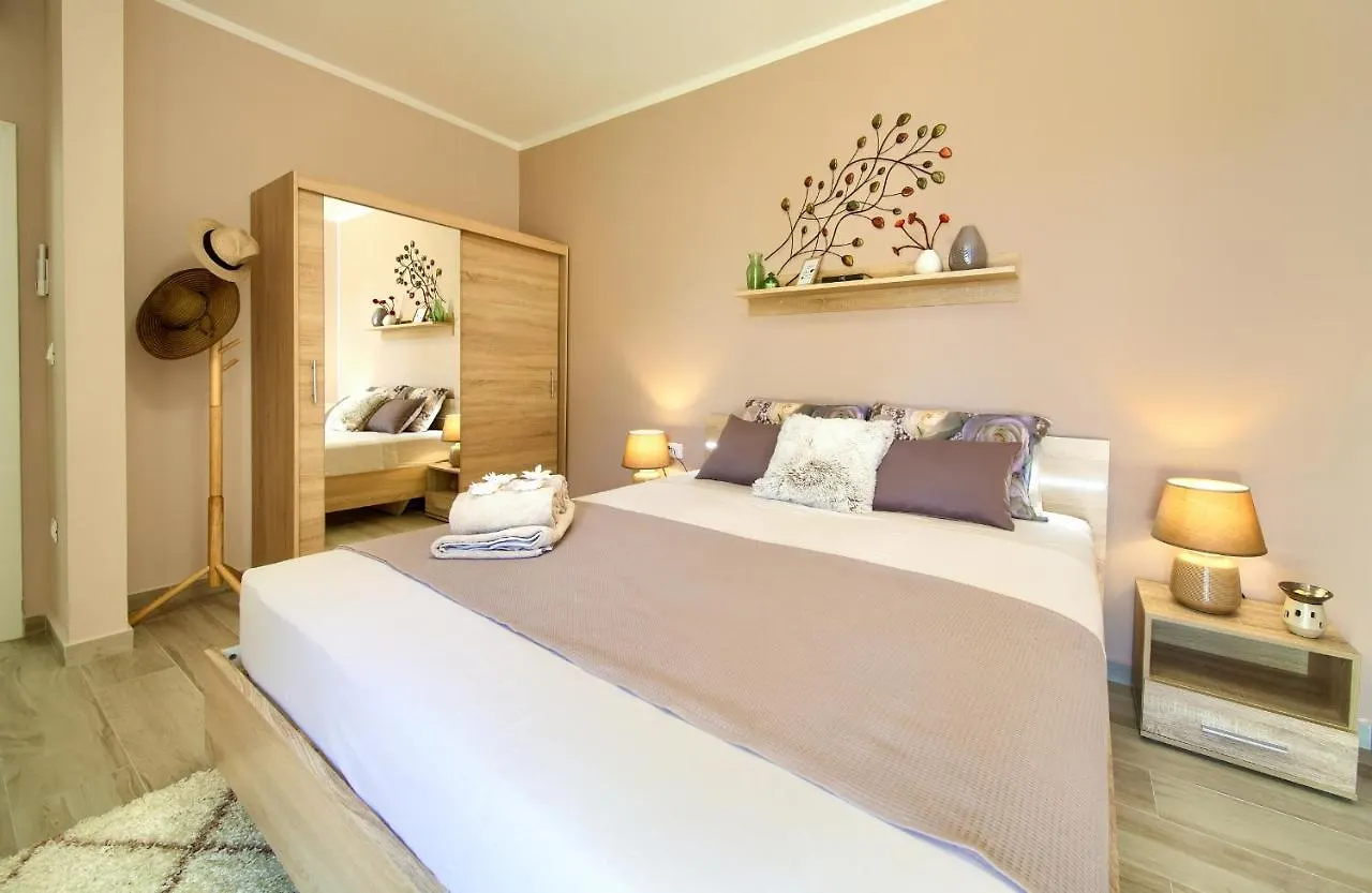 Villa Hedera Dramalj 0*,  Croatia